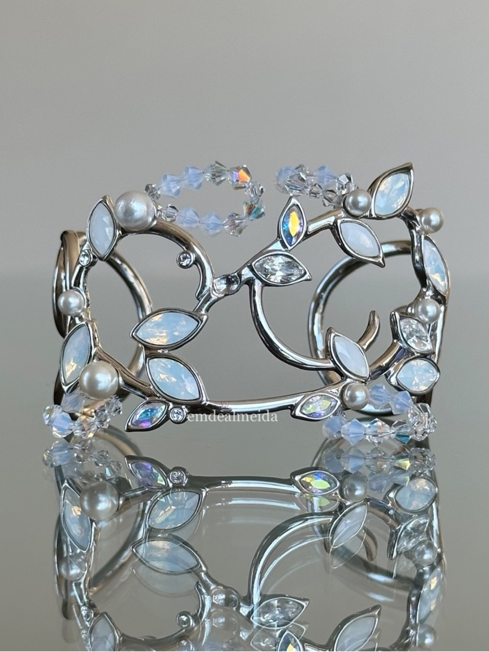 RARE Swarovski Crystal Silver Tone Rhodium Plated Everlasting Cuff Bracelet Sm